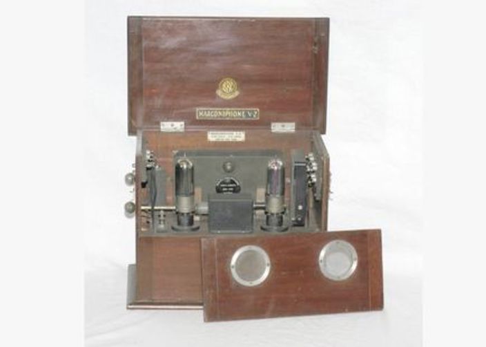 Marconiphone V2 radio receiver, 1922.