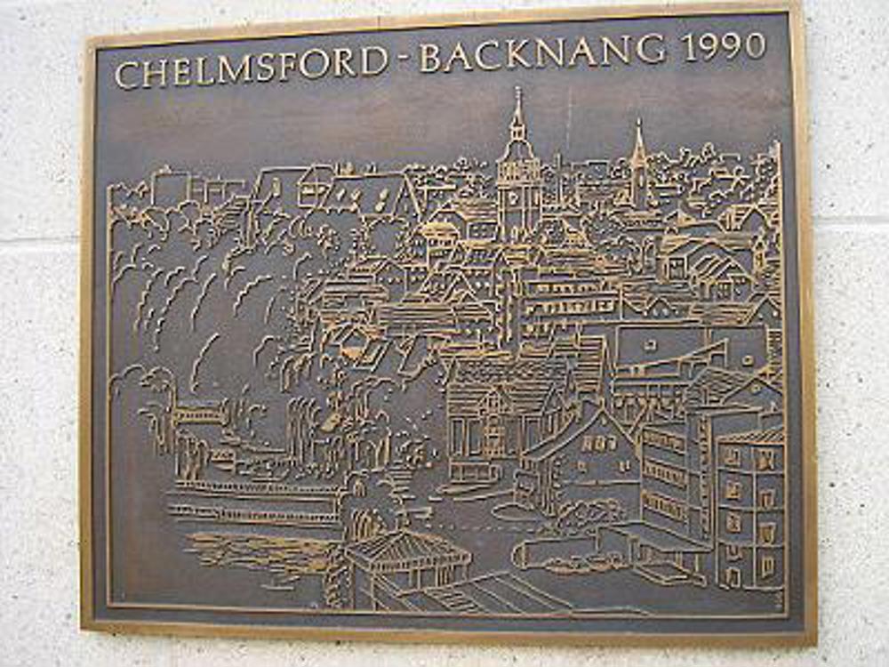 Bronze plaque saying 'Chelmsford: Backnang 1990'